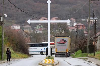 Kosovo e Serbia ai ferri corti: l’Italia in prima linea per mantenere la pace fragile