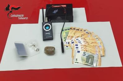 San Giorgio Jonico, in casa hashish e uno scanner che rileva microspie: arrestato 30enne