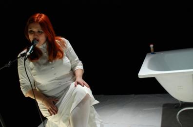 Oscar del Teatro, terzo Premio Ubu alla barese Licia Lanera per «Con la carabina»
