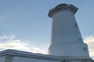 Torre Canne, una domenica vicino al Faro, fra luci tricolori e Babbo Natale