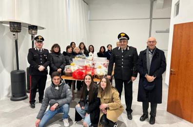 Cerignola, i doni dei Carabinieri: prodotti alimentari alla Caritas e giocattoli ai bimbi