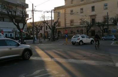 Lecce, quasi 2.500 multe in un mese per la svolta in viale Gallipoli