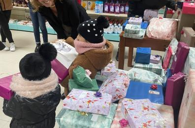 Bari, il Comune consegna un kit nascita per le mamme della Casa dei Bimbi 