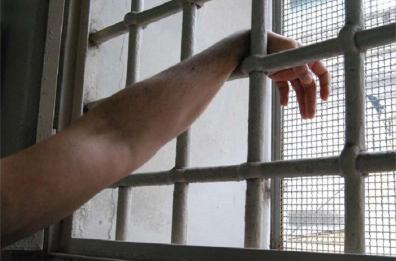 Bari, il giudice nega la scarcerazione: detenuto malato in sciopero della fame