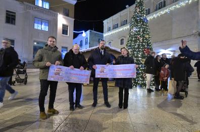 Mille luci e Matera riscalda chi aiuta gli ultimi della fila
