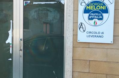 Atti vandalici alla sede di Fratelli d'Italia in un comune salentino