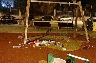 Bari, vandali nell'area ludica S.Chiara: seggiolini distrutti da petardi, caccia ai responsabili. Ripristinate le strutture