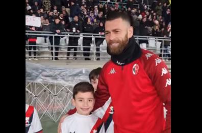 Bari calcio, per Natale il regalo più grande: Domenico incontra in campo il suo mito Antenucci 