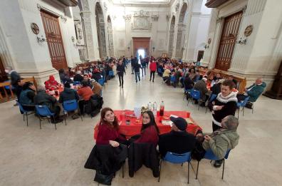 A  Lecce un abbraccio di cuori alla tavola della festa