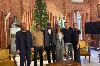 Bari, tutto pronto per il concertone di Capodanno: piazza Libertà si riempie per il soundcheck