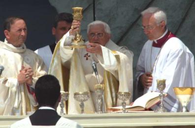Emiliano ricorda Papa Benedetto XVI: lutto regionale nel giorno dei funerali. Il 4 messa di suffragio in Cattedrale con Mons. Satriano