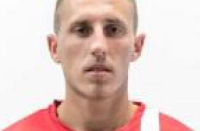 Calcio, il Bari cede il centrocampista D'Errico al Crotone