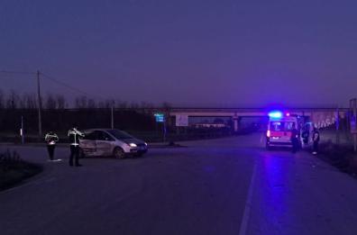 Foggia, schianto all'alba tra due auto. In due scappano via dopo l'impatto