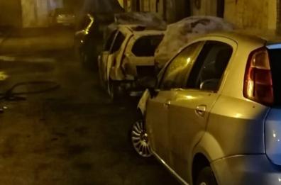Tre auto a fuoco nel Brindisino: le fiamme danneggiano anche le case