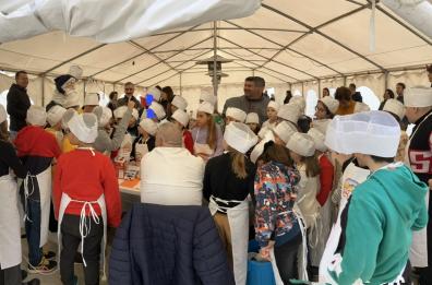 Bari,  i piccoli chef imparano l'arte dell'orecchietta
