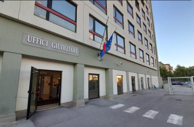 Bari, turiste francesi picchiate e violentate al Libertà: 21enne subito a processo