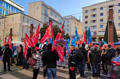 Protestano a Potenza gli agenti di vigilanza armata e custodia 