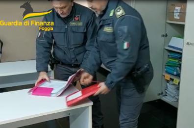 San Nicandro Garganico, attestati e diplomi falsi per partecipare a concorsi e farsi assumere: 3 arresti, anche ex deputato