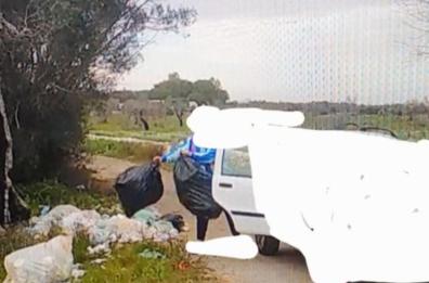 Copertino, abbandono di rifiuti in campagna: oltre 200 incastrati dalle fototrappole
