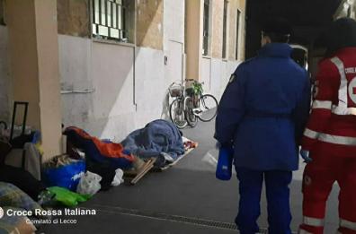  Lecce, arriva il freddo, ecco chi sono gli angeli custodi dei 60  «invisibili»