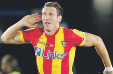 Lecce calcio, capitan Baschirotto  lascia il ritiro con i giallorossi e va alla Cremonese