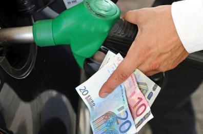 Caro-benzina, denuncia del Codacons alle Procure della Puglia