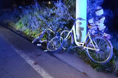 Investe con l'auto due migranti in bici e scappa: l'impatto sull'Alessano-Corsano