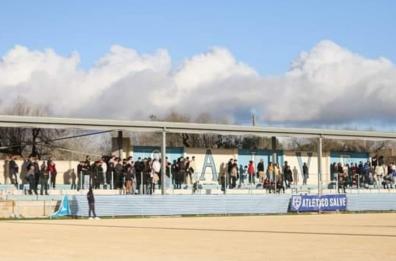 Salve, cade dalla gradinata dello stadio: grave un tifoso