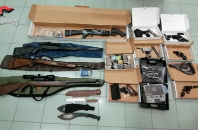 Altamura, in un garage armi, oggetti e auto rubate: arrestati due 34enni