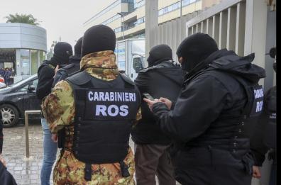 Un blitz non risolutivo nell'oscura lotta tra lo Stato e la mafia
