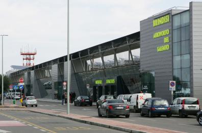 Brindisi, «Tassa aeroportuale alle stelle, così rischiamo di perdere grosse chance»
