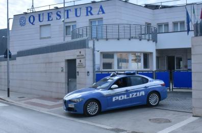 Andria, denunciato un pusher e sequestrate droga e armi