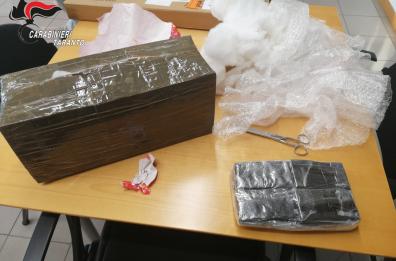 Chili di hashish dalla Spagna a Taranto: smantellata rete di traffico droga, 10 misure cautelari