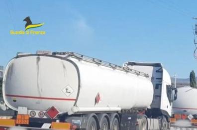 Salerno, scoperta maxifrode carburanti: sequestro da 136 milioni, anche immobili in Puglia
