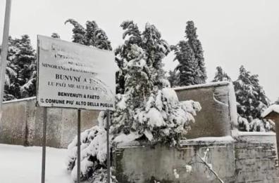 Neve, gelo e vento nei centri dei Monti Dauni: disagi nei trasporti