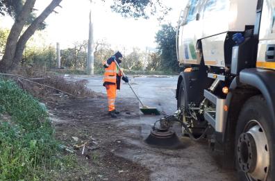 Taranto, attenzione alle periferie: ripulito Lido Azzurro