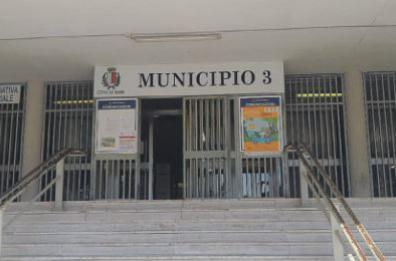 Bari, ufficio Anagrafe chiuso: è rivolta al Municipio 3