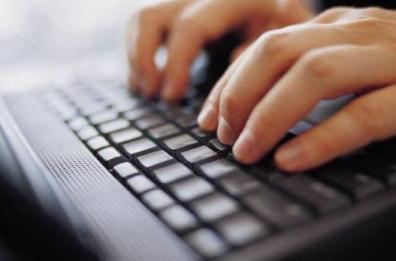 Conosce il fidanzato online ma dietro quel profilo c'è una donna: truffata ignara salentina