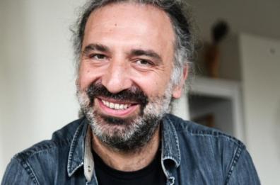 «Piano Solo»: Stefano Bollani in concerto a Bari per la Camerata