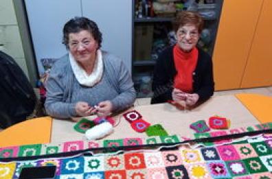 Arriva anche a Putignano la Sciarpa della Pace cucita dai nonni 