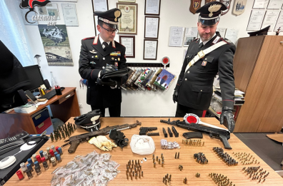 Bari, un deposito di armi da guerra e droga nel quartiere San Pio-Enziteto