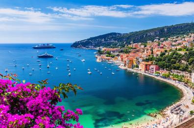 Quei seni al vento in Costa Azzurra