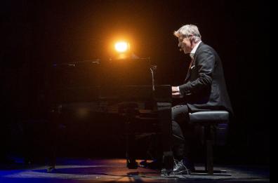 Arriva a Bari Claudio Baglioni, l’uomo dei record: al Petruzzelli  il concerto «Dodici note Solo bis»