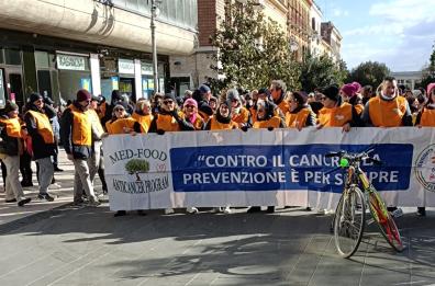 Foggia, corteo anti-cancro: in strada nonostante il maltempo