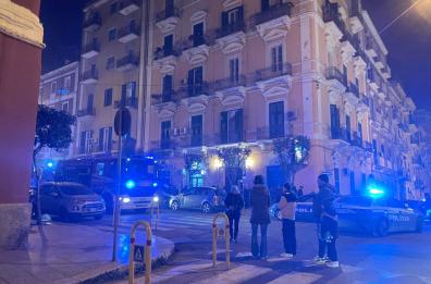 Taranto, esplode bombola di gas: a fuoco un appartamento in via Oberdan: ferita una donna