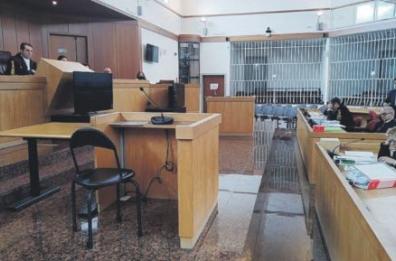 Lecce, schiavi del fotovoltaico: il pm chiede condanne per quasi un secolo di carcere