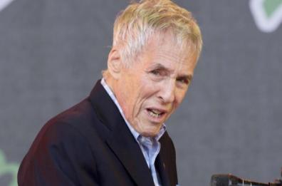 Addio a Burt Bacharach, il compositore premio Oscar muore a 94 anni
