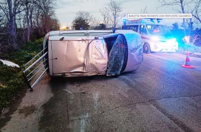 Scontro tra due auto sulla Trani-Barletta: quattro feriti in codice rosso