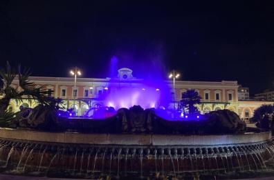 Bari, di viola illuminata la fontana di piazza Moro: Aice e Fire Puglia insieme per la giornata mondiale dell'epilessia 