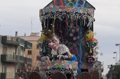 Putignano, oltre 20mila persone per il «ritorno» del Carnevale
